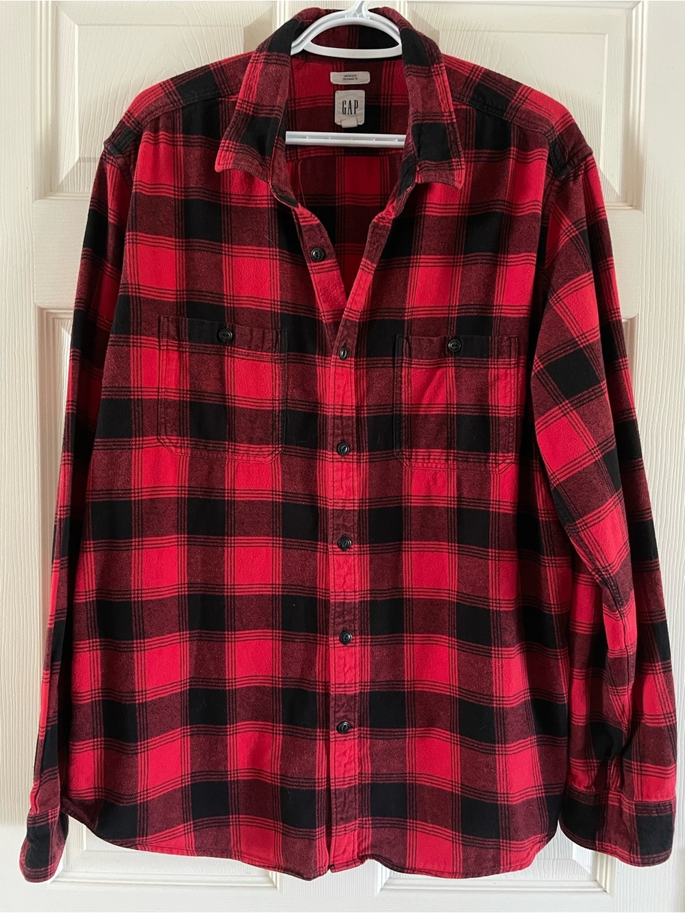 GAP Men’s XL Red & Black Buffalo Plaid Untucked Flannel Shirt